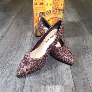 Bella Vita Women's Shoes Size 8 Leopard Super Suede Kitten Heel Pumps NWT